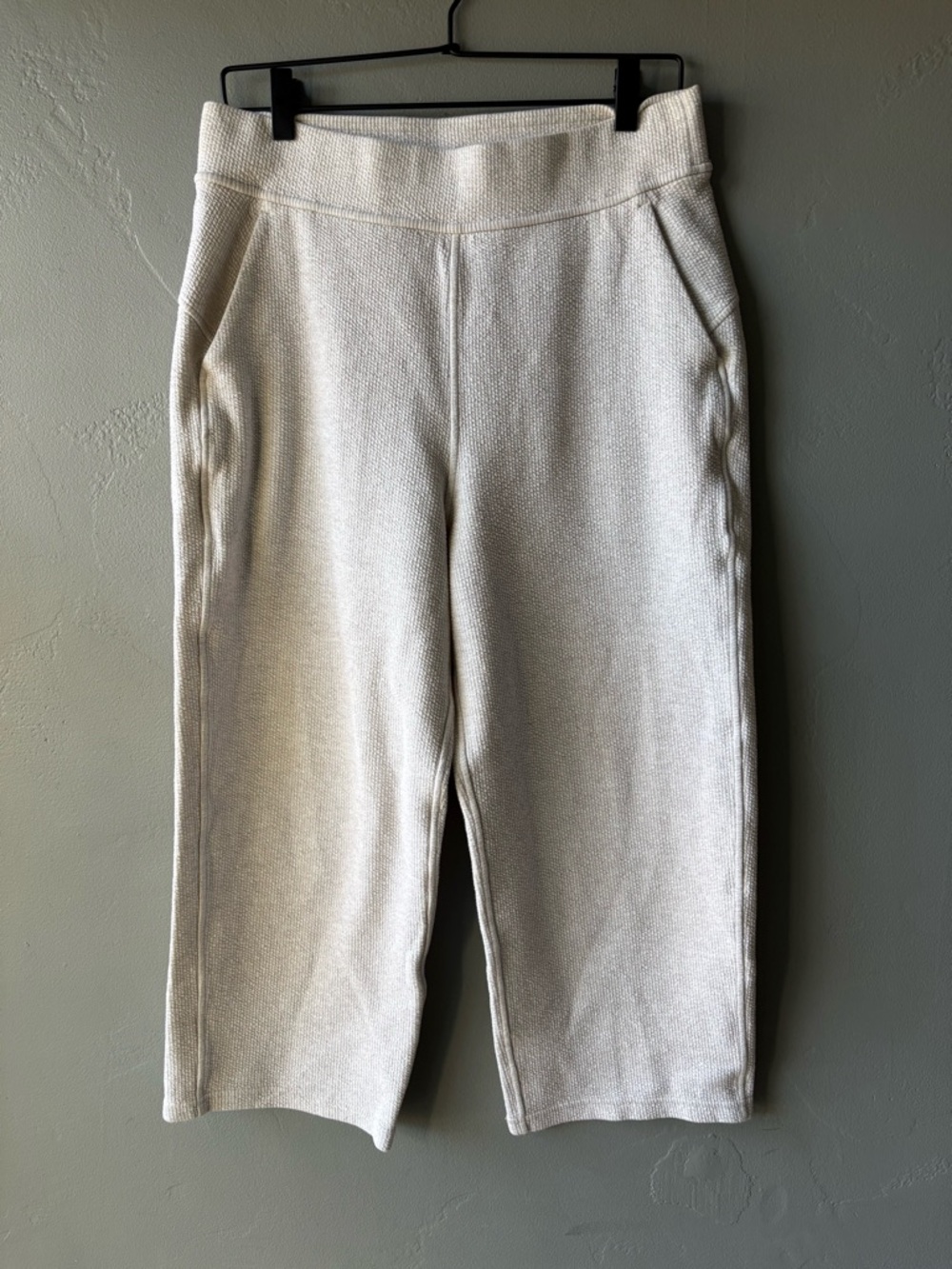 Lululemon Ribbed Straight Leg Super High Rise Crop 23" ~ Size 10